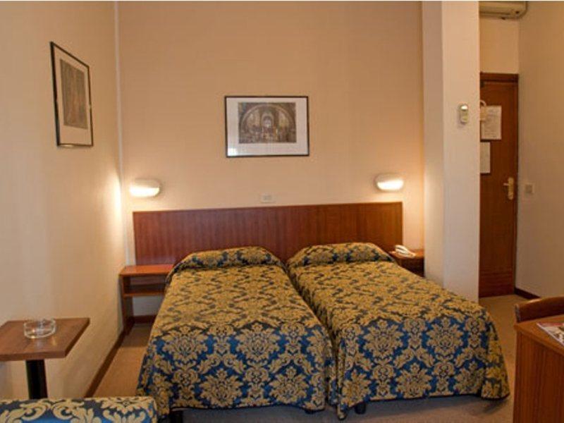 Columbus Urban Resort Firenze Szoba fotó A room at the hotel