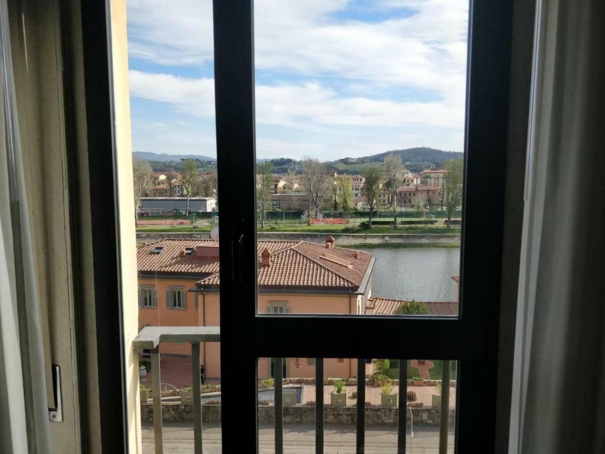 Columbus Urban Resort Firenze Kültér fotó View of the river from a hotel in Prato